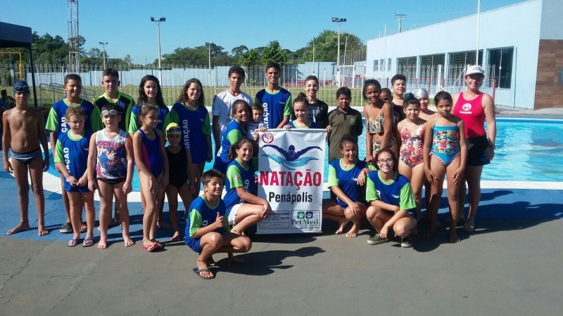 Natação participa de competição no clube Lago Azul
