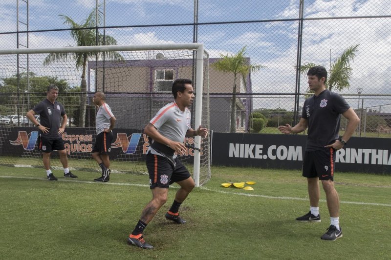 Corinthians tenta reverter vantagem do São Paulo hoje