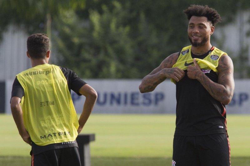 Corinthians e Fluminense se enfrentam na Arena
