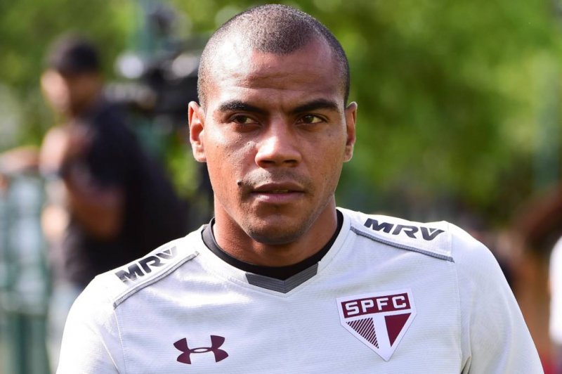 Régis mira decisão na Copa do Brasil depois de estrear bem