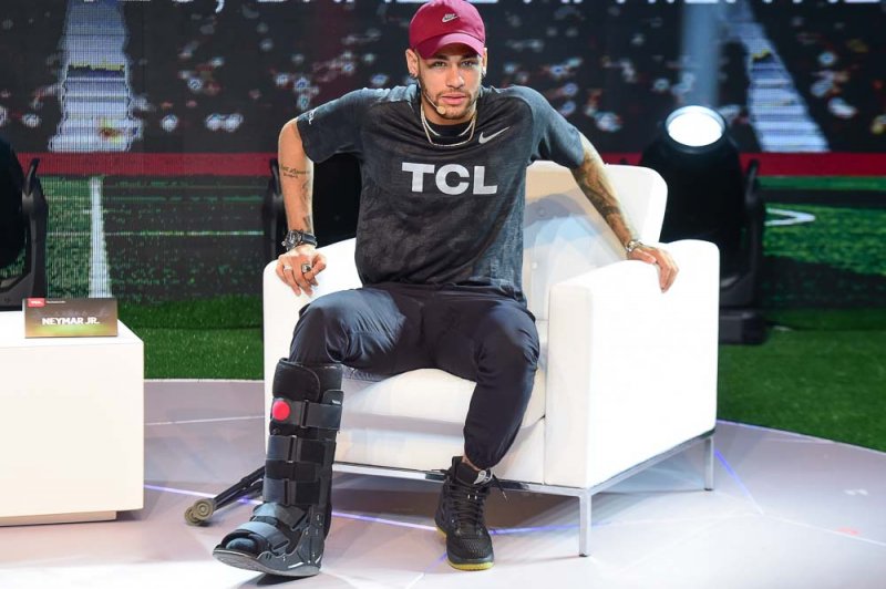 Ex-jogador francês convoca Neymar a dizer se fica ou não no PSG
