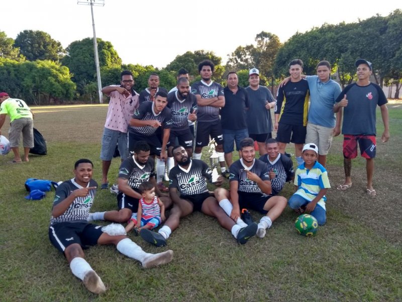 No futebol, equipe Desimpedidos conquista o título no 1º de Maio