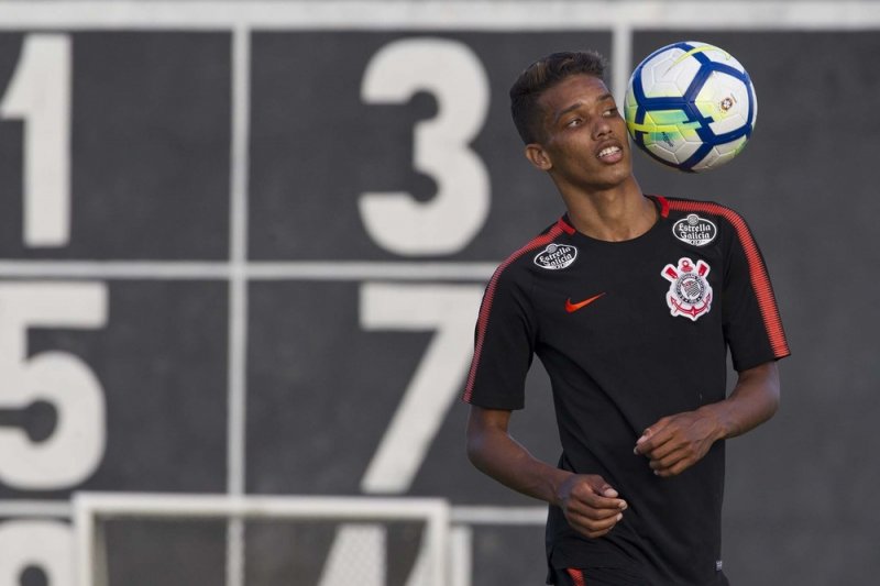 Corinthians terá Pedrinho como titular contra o Vitória