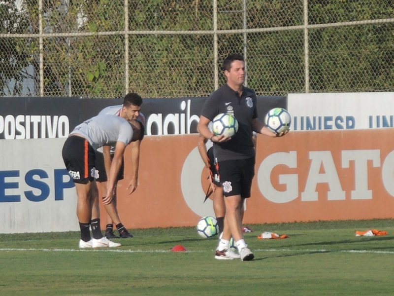 Loss escala o Corinthians com Mateus Vital e Pedrinho