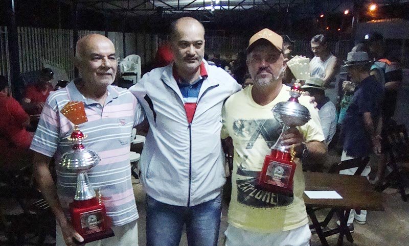 Severino e Tábua são campeões de truco no Lago Azul
