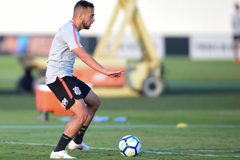 Corinthians celebra volta de Maycon em jogo contra o Fla