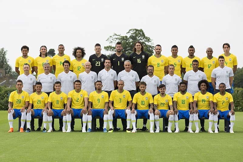 Seleção posa para foto oficial da Copa do Mundo antes de viajar