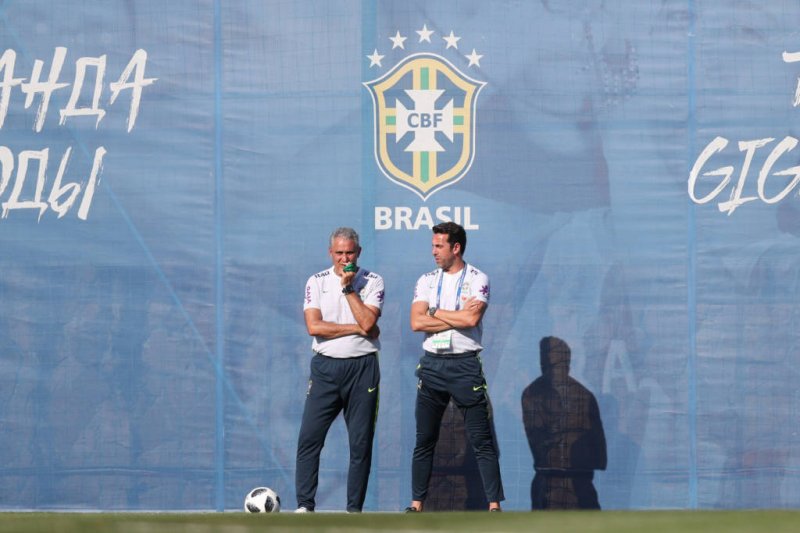 Em tático, Tite simula defesa da Suíça e vê Fred treinar com bola