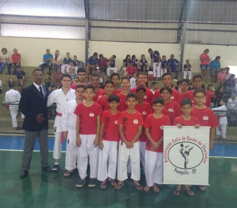 Karatecas participam de campeonato em Barbosa