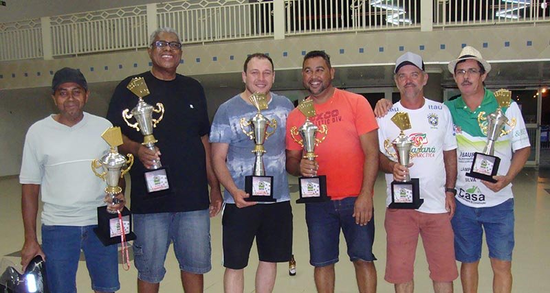Guilherme e Domingos são os campeões de truco no Lago Azul