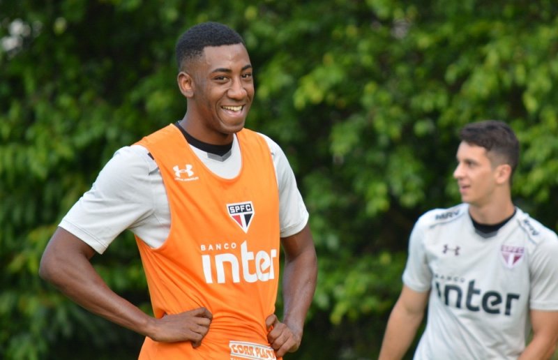 Gonzalo Carneiro pode estrear pelo São Paulo