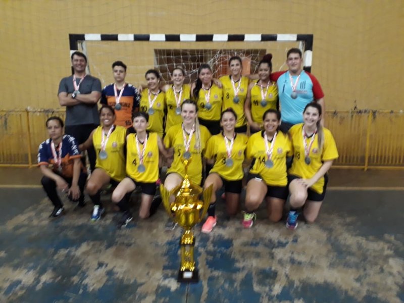 Handebol feminino conquista a medalha de prata nos Regionais
