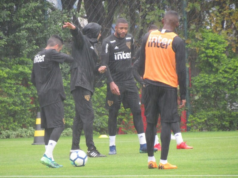 Jucilei pode reforçar o São Paulo neste domingo
