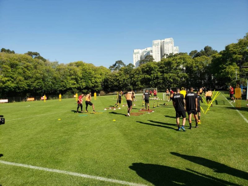 Tricolor se reapresenta e só reservas vão a campo
