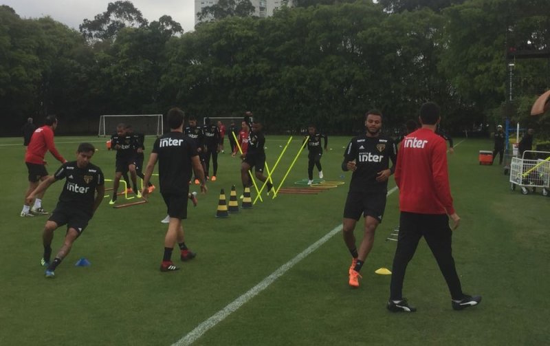 São Paulo recebe a Chapecoense no Morumbi