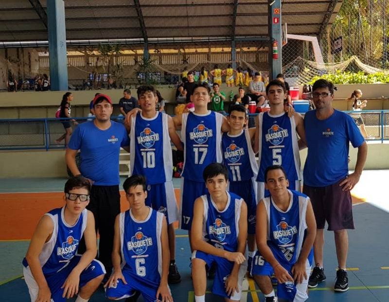 Garotada do basquete joga em Rio Preto