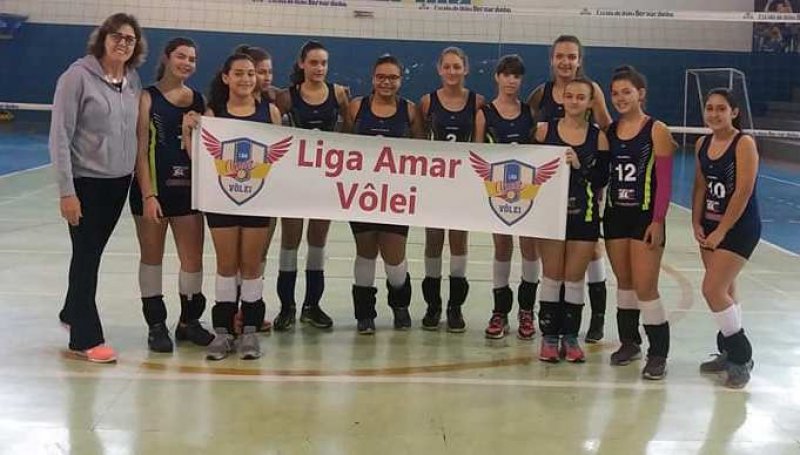 Vôlei Mirim disputa festival em Marília