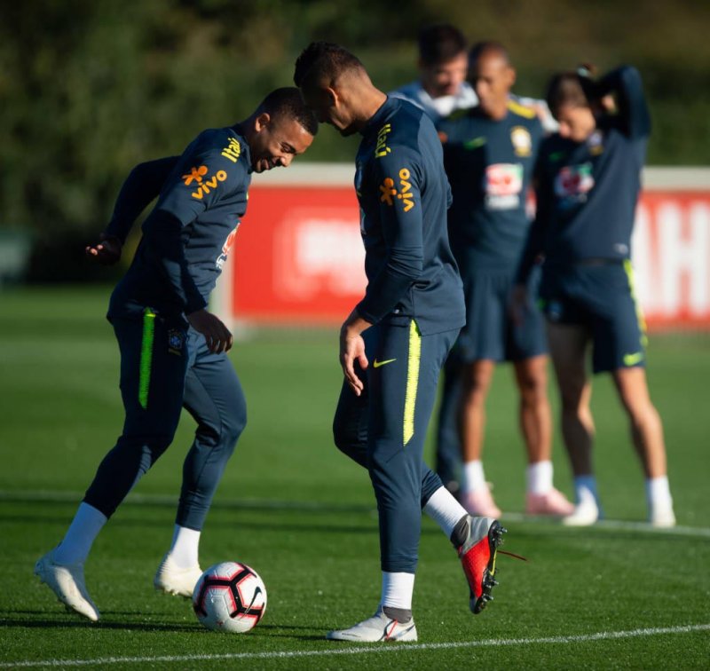 Tite define titulares para amistoso