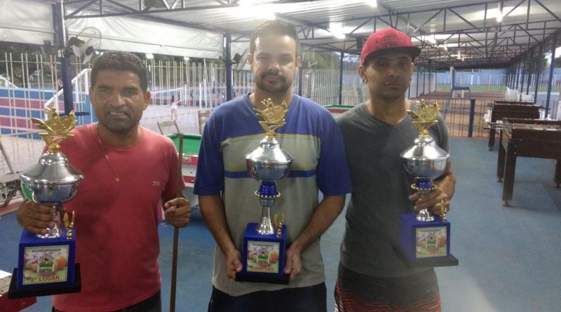 Leandro vence Torneio de Bilhar no clube Lago Azul