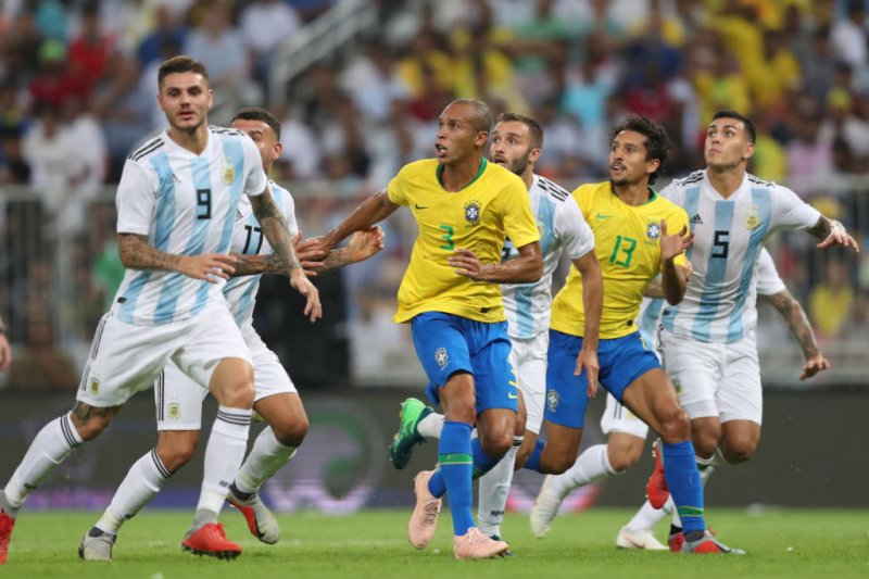Miranda marca aos 47 do segundo tempo e Brasil derrota Argentina no Superclássico