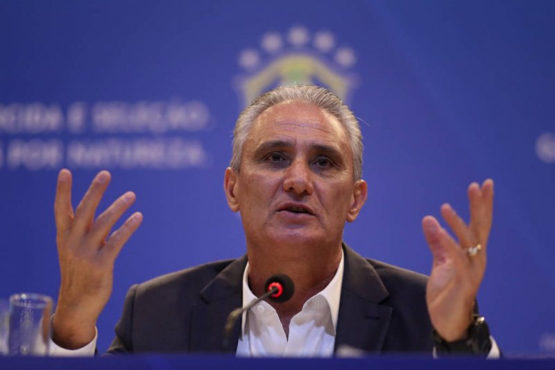 Tite convoca Seleção com Paulinho  de volta e evitando jogares do país