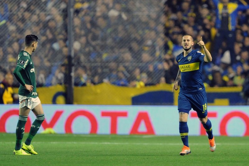 Herói na Bombonera, Benedetto fica no banco 