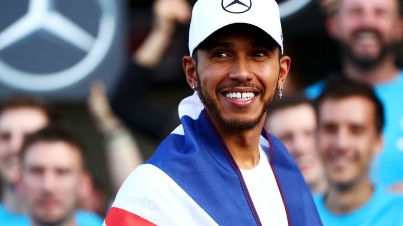 Hamilton evita se comparar a Schumacher e Senna