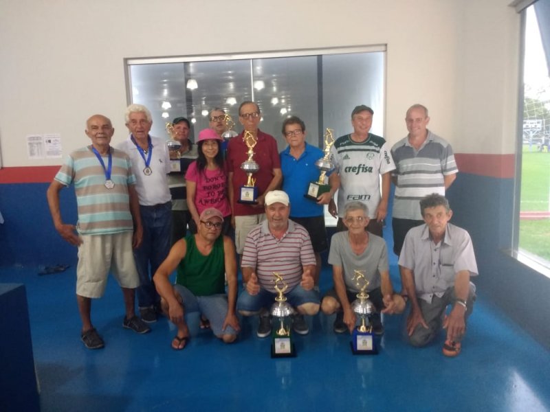 Leonildo e Osvaldino vencem Torneio de Bocha no clube Lago Azul
