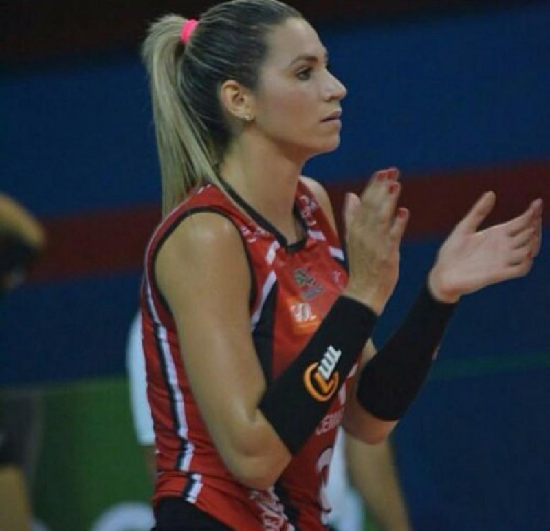 Amanda defenderá o Londrina na Super Liga de Vôlei