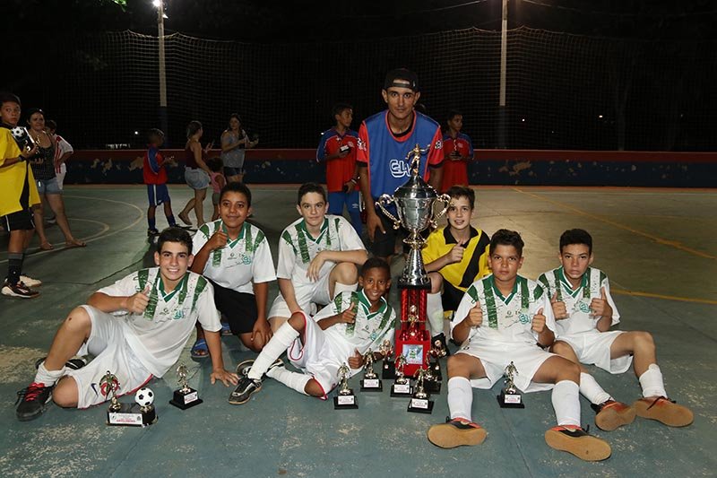 Clube Lago Azul: Liverpool é campeão do Futsal Infantil