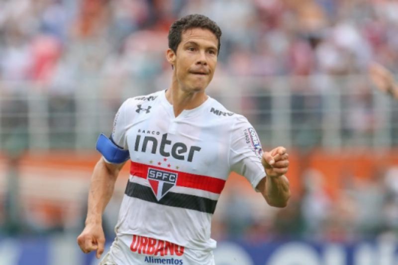 São Paulo avança em negociação por volta de Hernanes