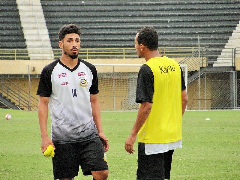 CAP: Zagueiro, volantes e atacante se juntam ao time profissional