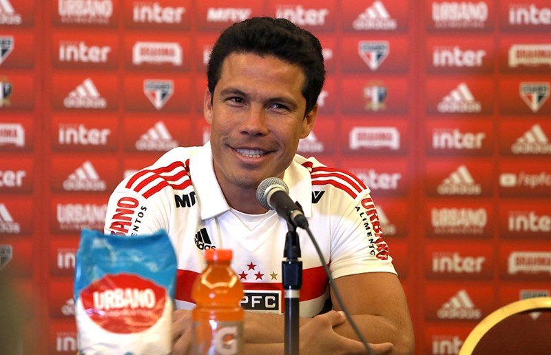 “Vencer, para mim, é obrigação”, diz Hernanes ao ser apresentado