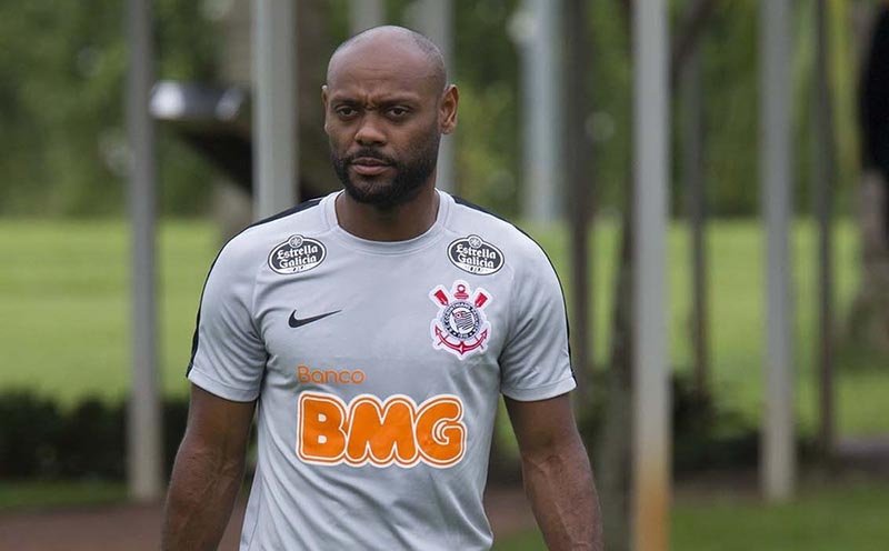 Carille confirma reestreia de Vagner Love hoje