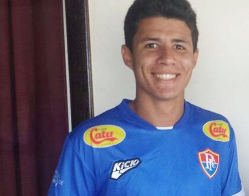Penapolense apresenta meio-campista Carlos Henrique
