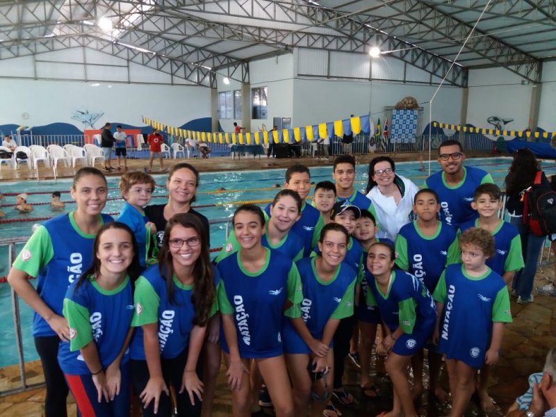 Natação participa de competição em Lins
