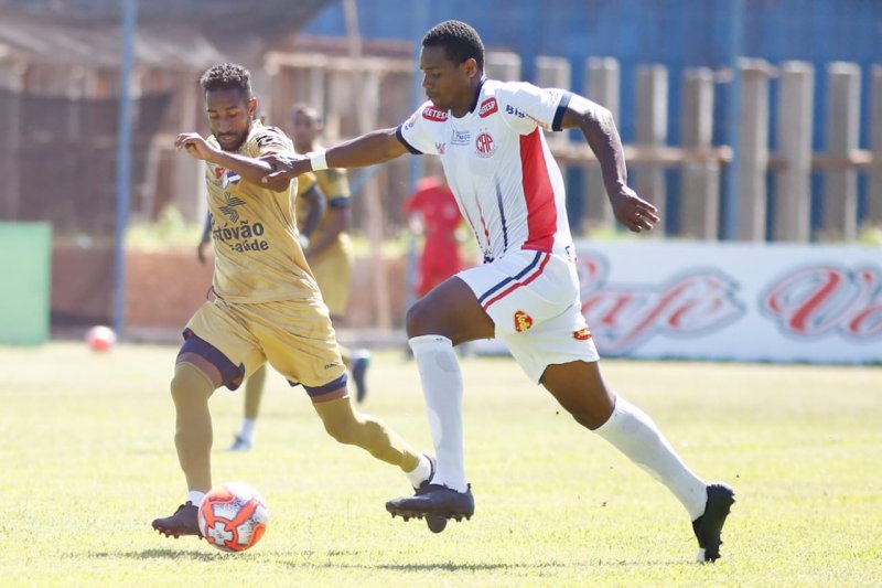 Penapolense vence e ainda respira na A-2