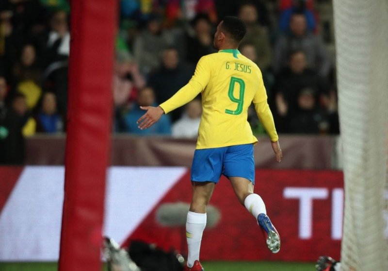 Com dois de Jesus, Brasil bate tchecos em último teste para lista
