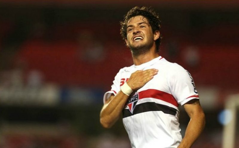 São Paulo contrata Alexandre Pato