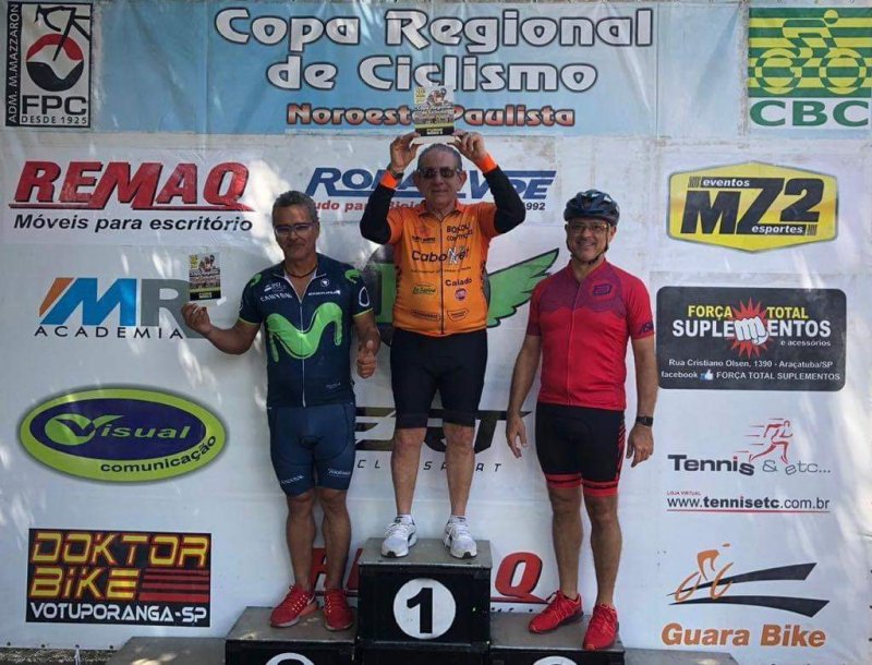 Ciclistas participam da segunda etapa da Copa Regional 