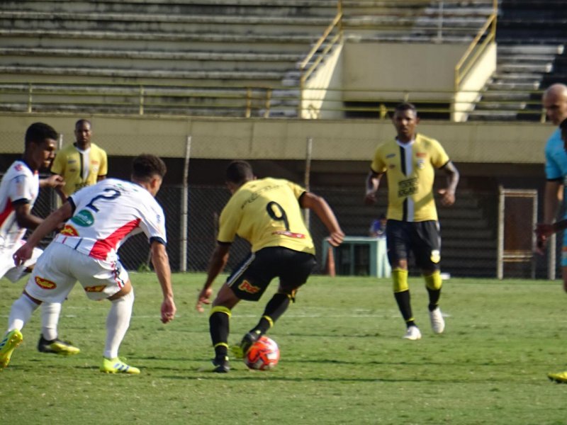 Penapolense vence e fica na Série A-2
