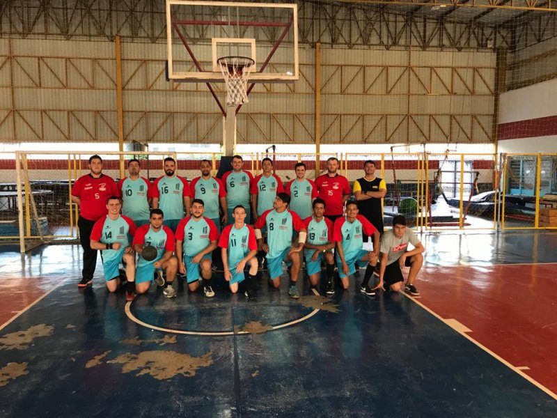 Handebol masculino joga em Andradina