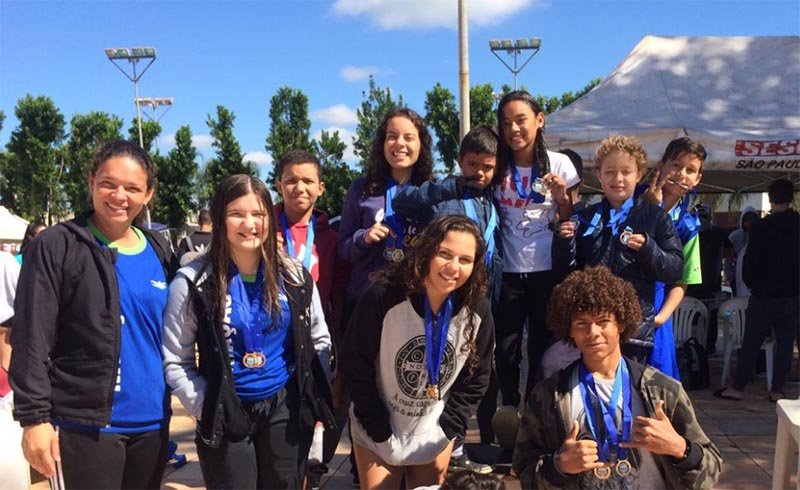 Nadadores participam de competição em Jaú