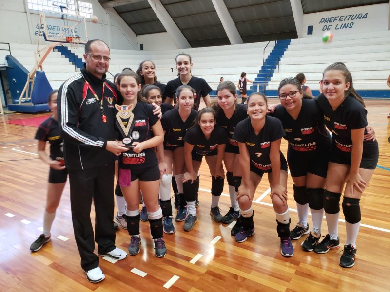 Vôlei Feminino vence festival em Lins