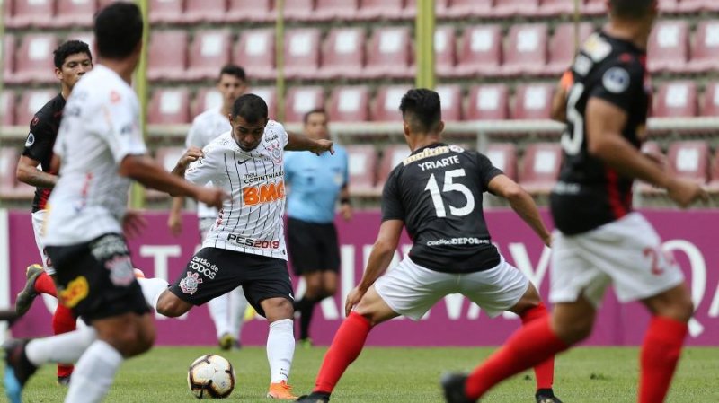 Timão vence Lara e se classifica na Sul-Americana