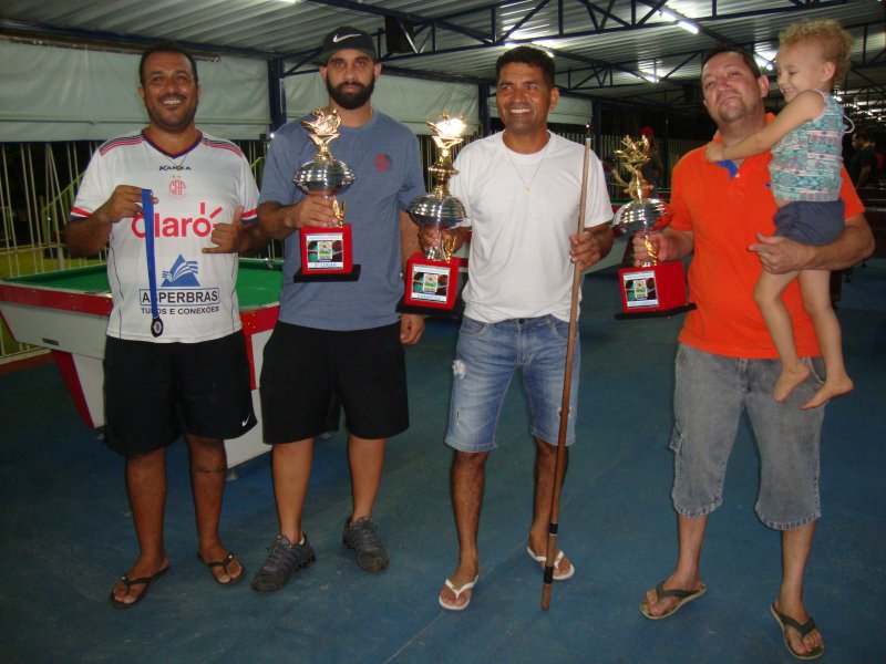 Zezinho vence Torneio de Bilhar no Lago Azul