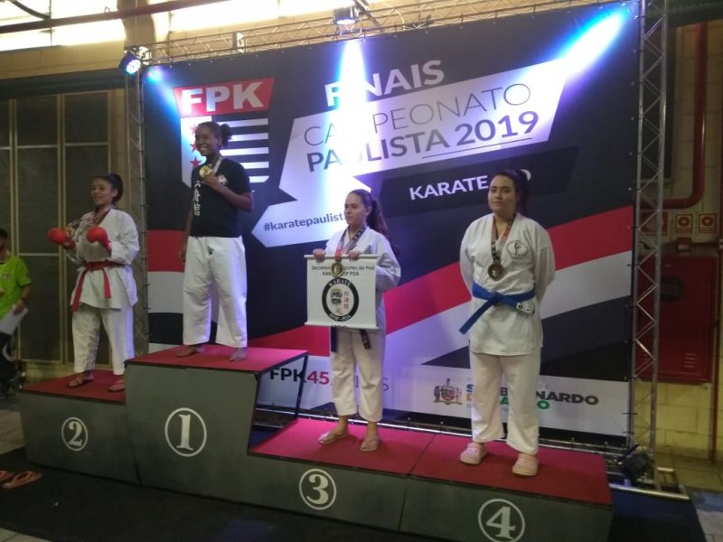 Karatecas participam de competição em São Bernardo