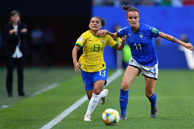Com gol de Marta, Brasil bate a Itália e se garante nas oitavas