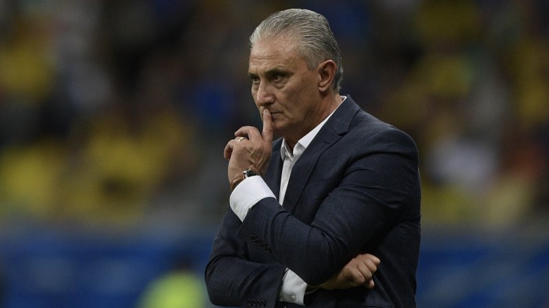 Tite exalta Fernandinho e explica previsibilidade nas substituições