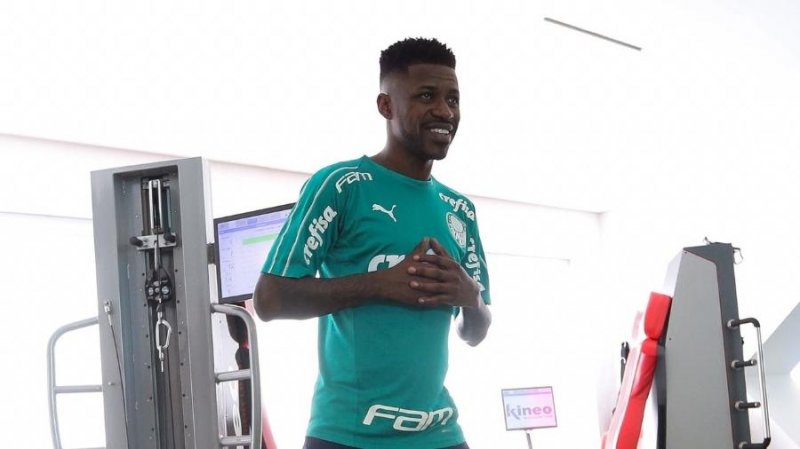 Ramires segue trabalho específico e ainda não treina com o grupo